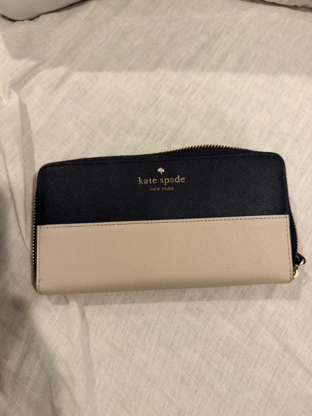 kate spade continental Two-Tone Black and Beige Zip Wallet